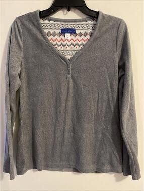 Simply Styled Womens Small Gray Long Sleeved Fleece Sweater Type Shirt! A1649